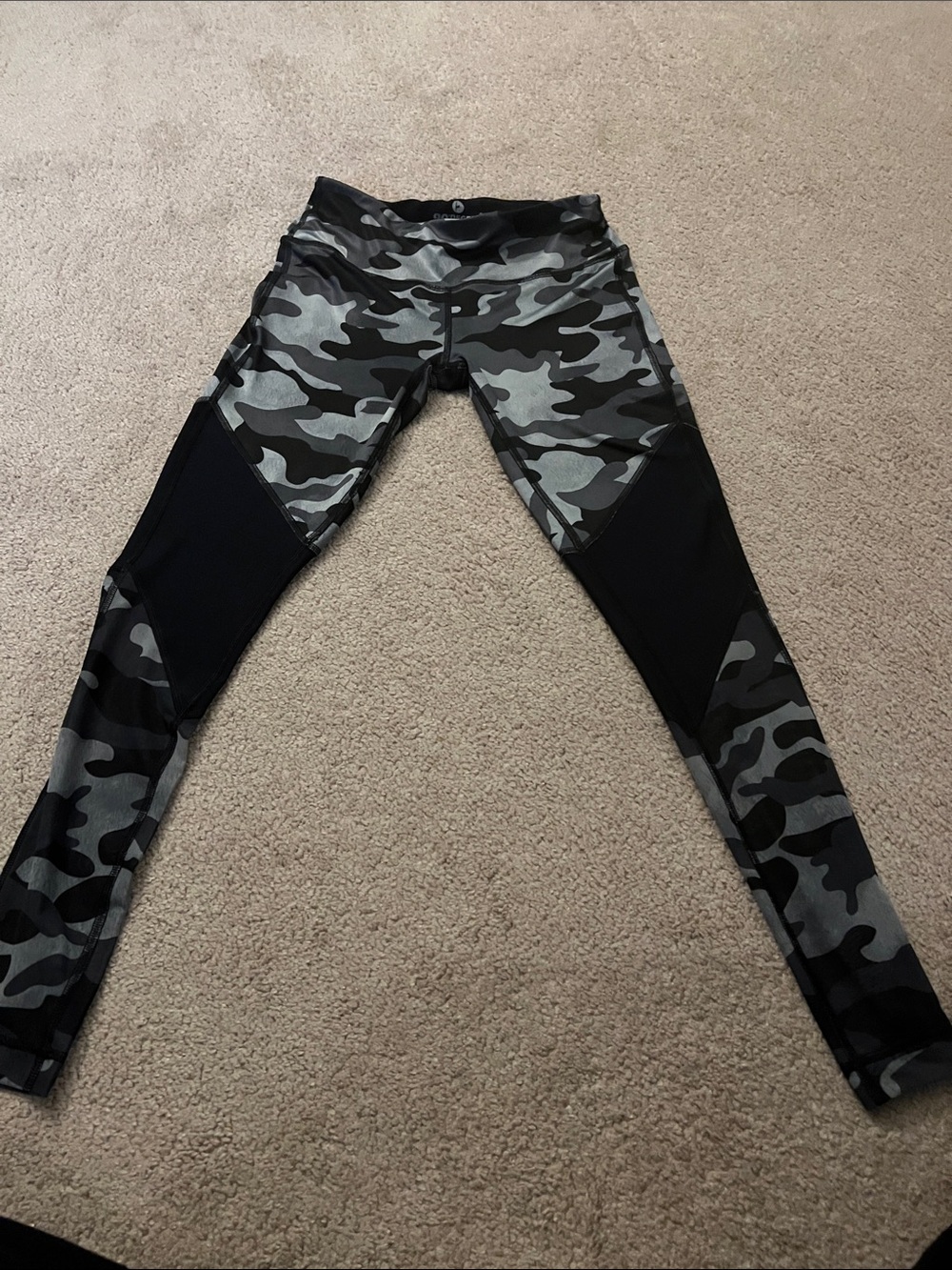 90 Degree By Reflex Women's Grey & Black Camo Jeggings activewear